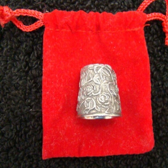 romance Classics Silver Collector Pewter Thimble - Picture 2 of 2